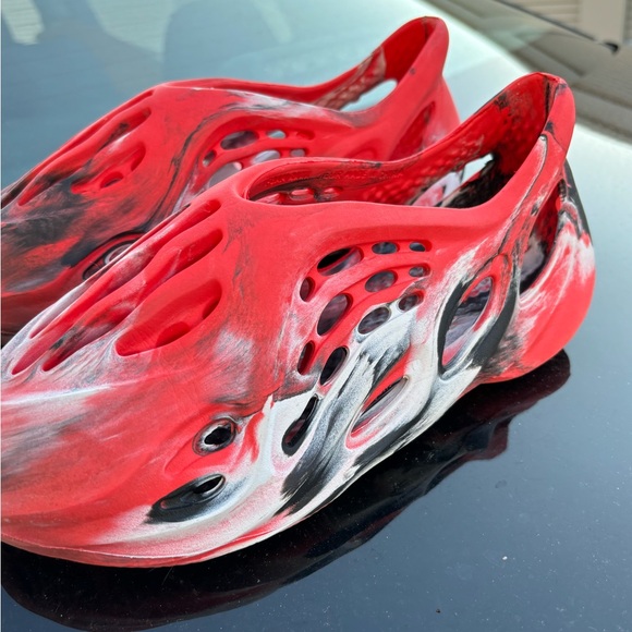 Yeezy Foam Runners - Picture 3 of 5